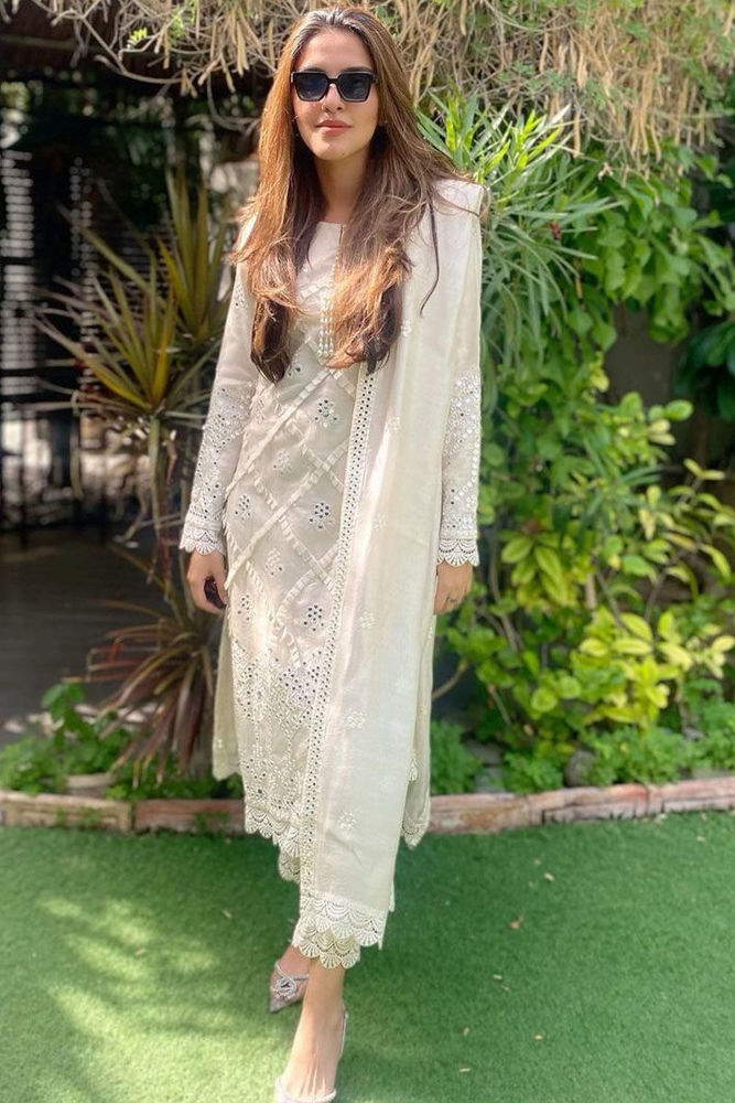 Picture of Nikhar Riaz In Samia