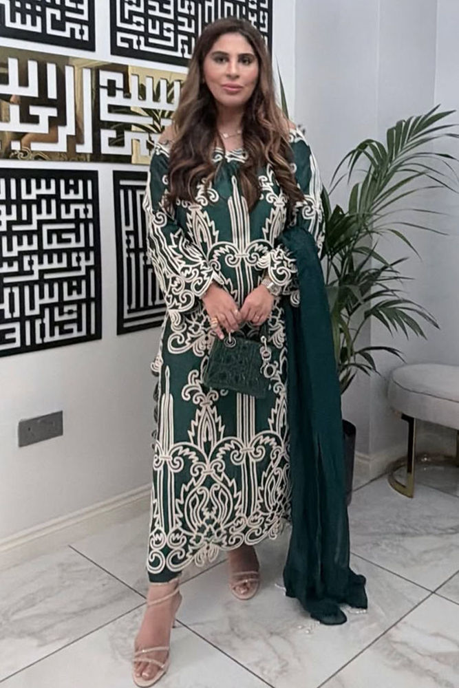 Picture of Rumana Burhan in Raya Green